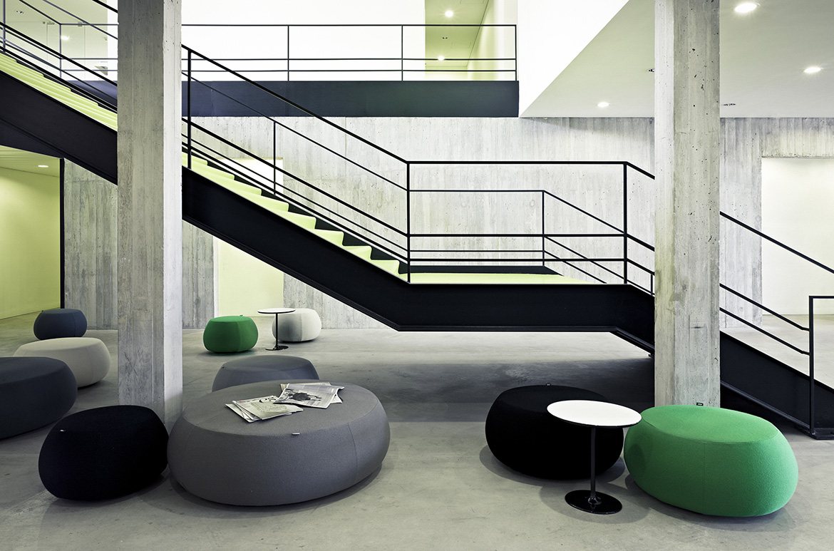 开云（中国） - 桌几|茶几/边几|办公家具|设计师家具|Dizzie 茶几/咖啡桌